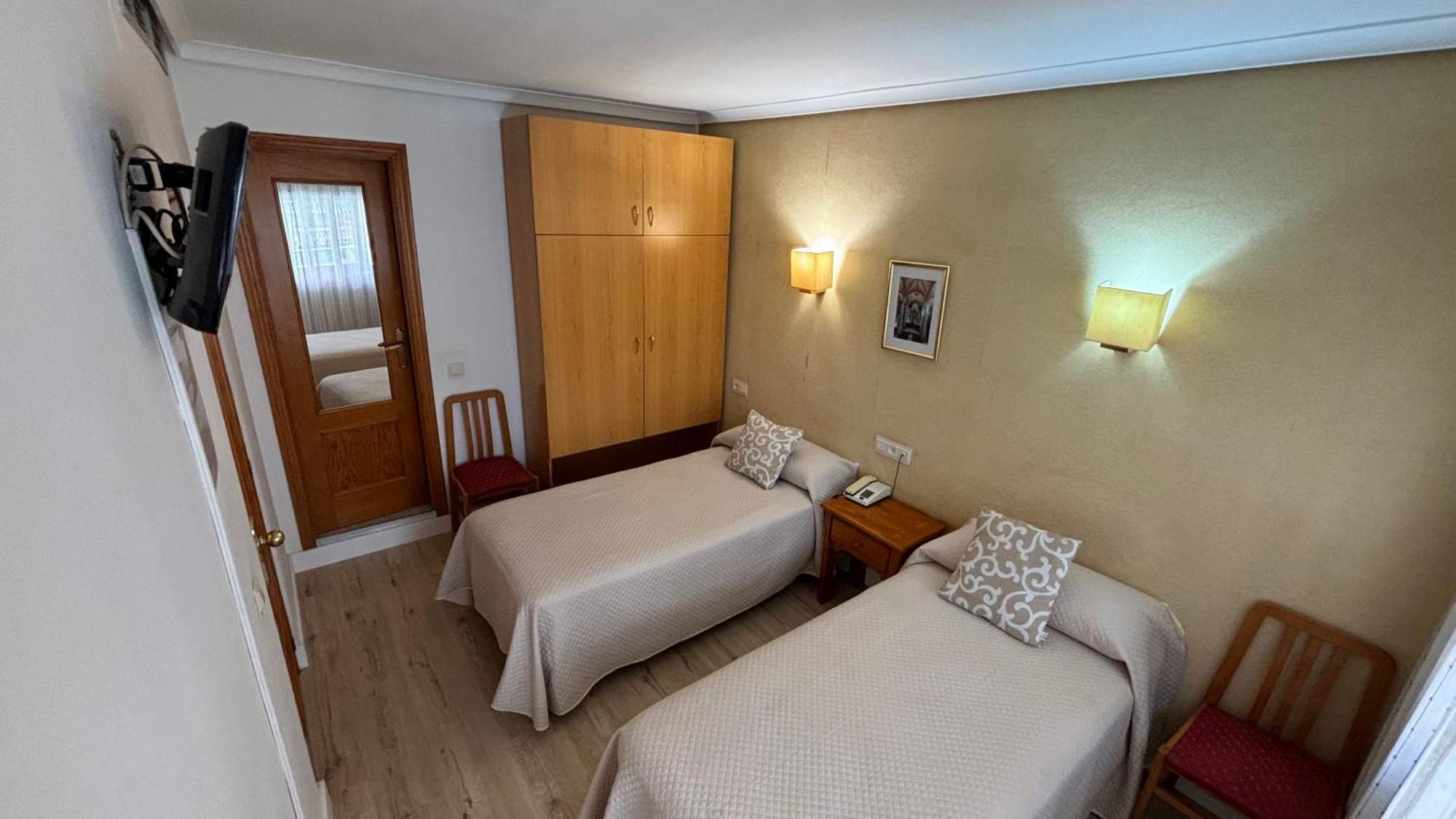 Hostal Atienzar Albacete Zewnętrze zdjęcie